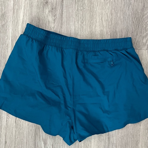 Girlfriend Collective Trail Short - Picture 2 of 3